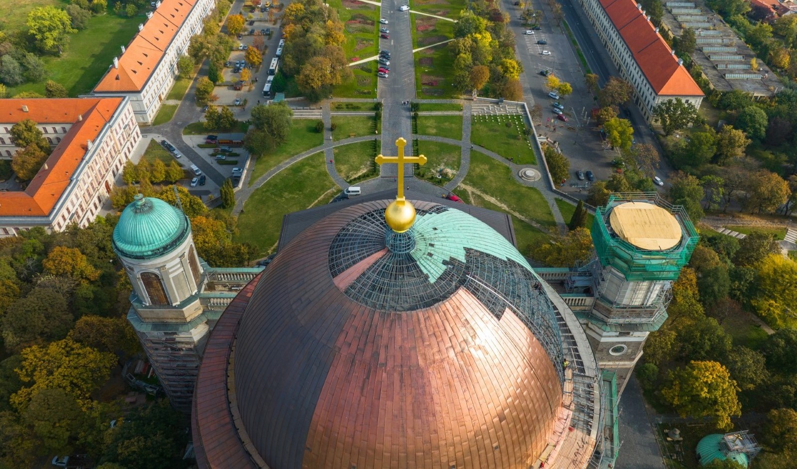 Megújult az esztergomi Szent István tér