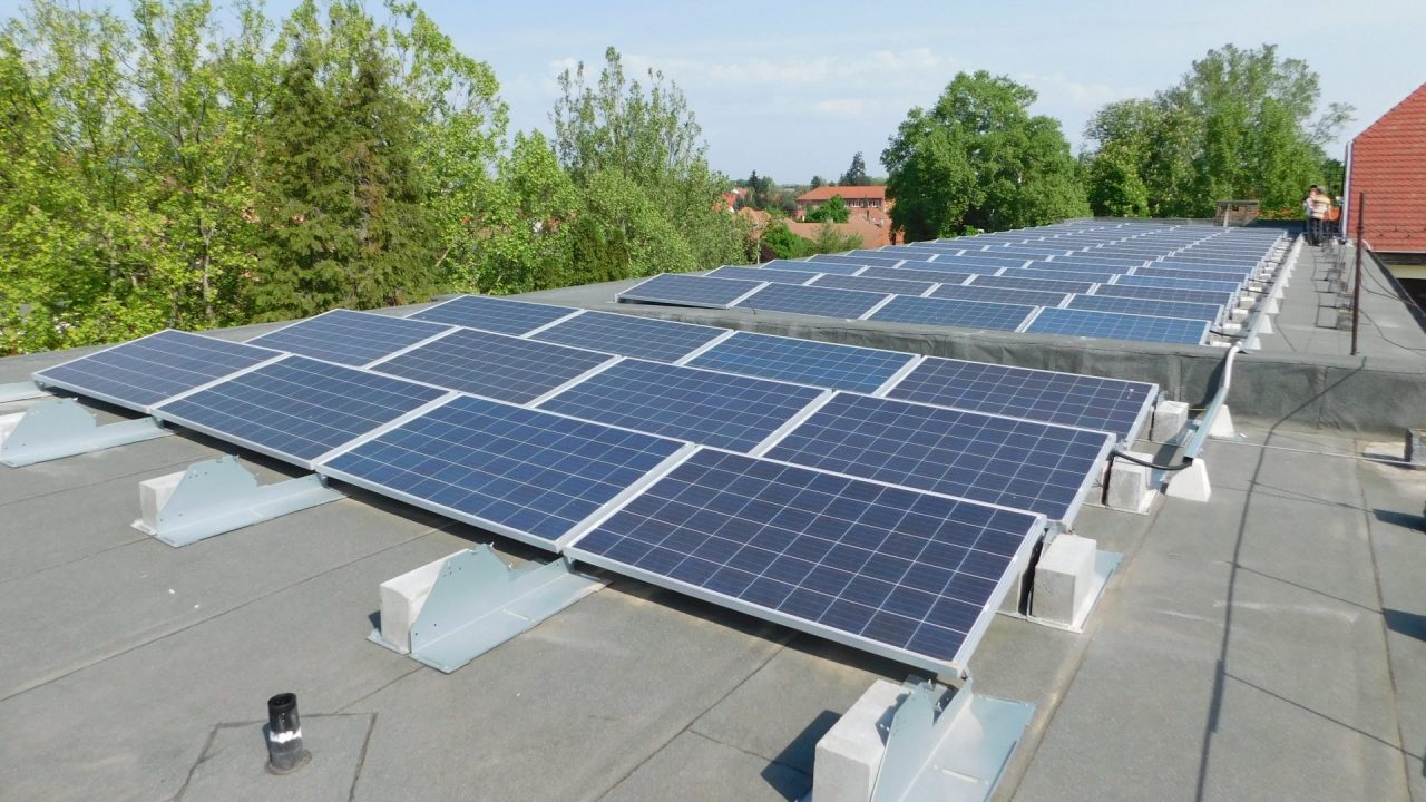 Napelemekkel csökkentik az energiafelhasználást a Kaposvári Szakképzési Centrum intézményei